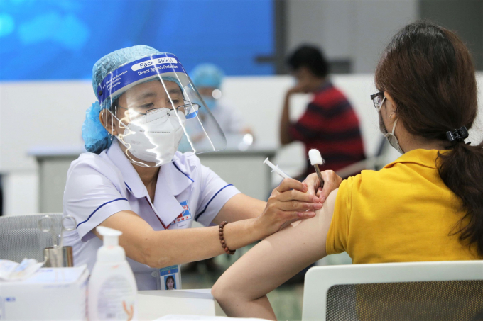 tiem-133136_328.jpg Khoảng 1,5 triệu liều vacxin phòng Covid-19 đã được tiêm trong 6 ngày Tết trên cả nước.