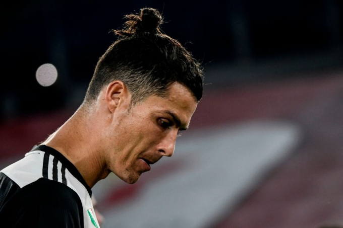 ronaldpo-095554_736.jpg Ronaldo buồn bã sau khi thất bại tại chung kết Coppa Italia. Ảnh: AS.