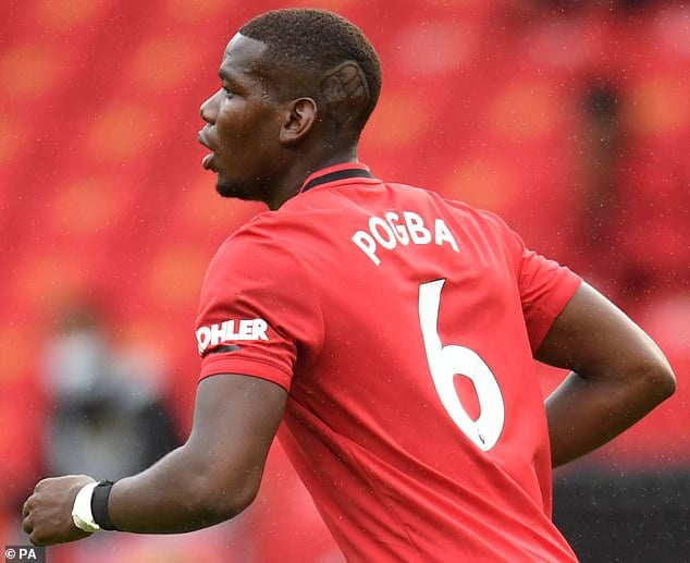pogba3-082238_947.jpg Kiểu đầu này của Pogba được khen ngợi. Ảnh: Dailymail.