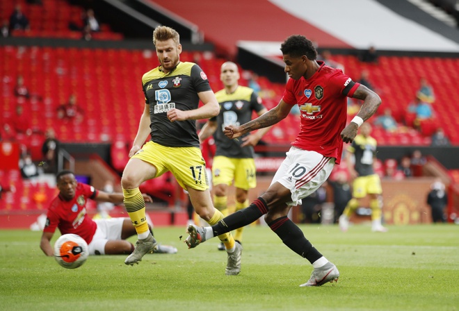 ra-035953_648.jpg Man Utd chia điểm với Southampton. Ảnh: Dailymail.