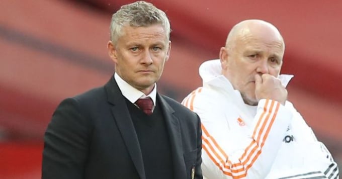 Ole Gunnar Solskjaer cùng các học trò chịu thất bại nặng nề. Ảnh: Express.