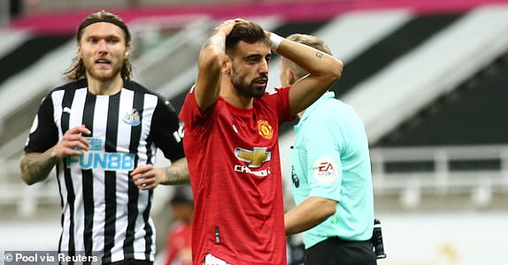 bruno-041046_164.jpg Lần đầu tiên Bruno Fernandes đã có thất bại trên chấm 11m. Ảnh: Dailymail.