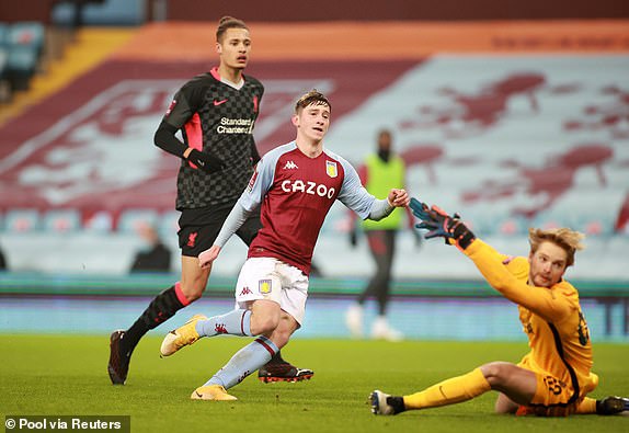 covid-100411_183.jpg Covid-19 khiến Aston Villa mất toàn bộ đội hình. Ảnh: Dailymail.