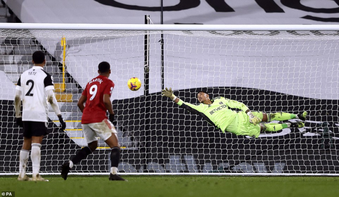 pogba-074200_128.jpg Cú đá của Pogba khiến Areola bay người trong vô vọng. Ảnh: Dailymail.