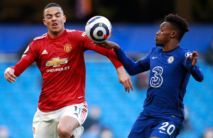 Bóng rõ ràng đã chạm tay của Callum Hudson-Odoi. Ảnh: TheSun.