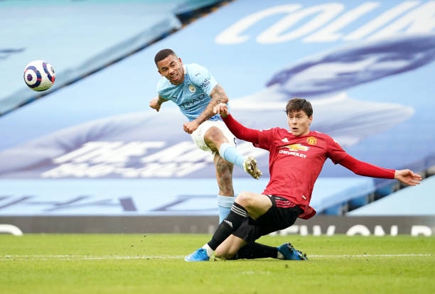 Victor Lindelof chơi tốt trong trận này. Ảnh: Express.