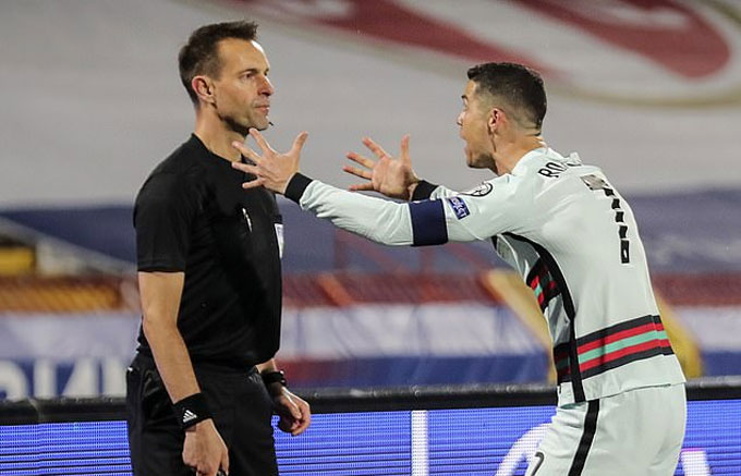 Cristiano Ronaldo không thể có được bàn thắng ở trận này. Ảnh: Express.