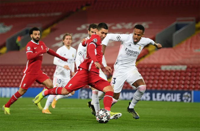 Liverpool không thể xuyên thủng mành lưới của Real Madrid. Ảnh: Express.