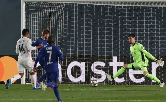 Pha dứt điểm hỏng ăn khó tin của Timo Werner trong hiệp đấu đầu tiên. Ảnh: Getty.
