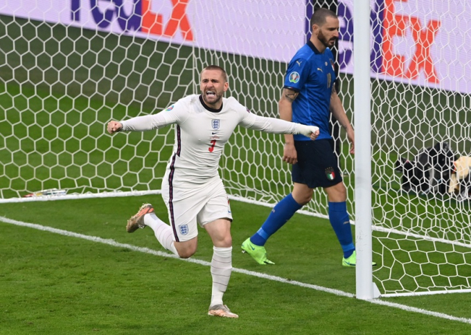 sh-060046_369.jpg Luke Shaw ghi bàn thắng sớm.