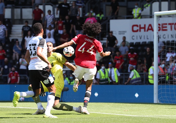 chong2-210313_485.jpg Tahith Chong mở tỷ số sớm cho Man United trong hiệp thi đấu đầu tiên. Ảnh: Dailymail.