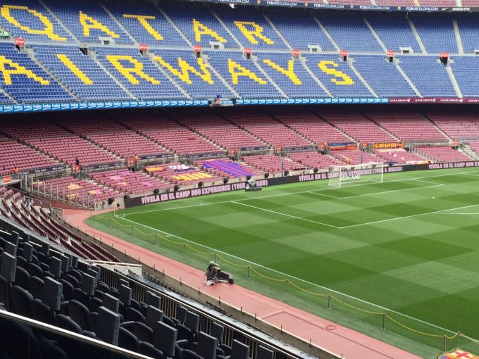 Sân Nou Camp đang gặp những vấn đề nghiêm trọng. Ảnh: Daily Star.