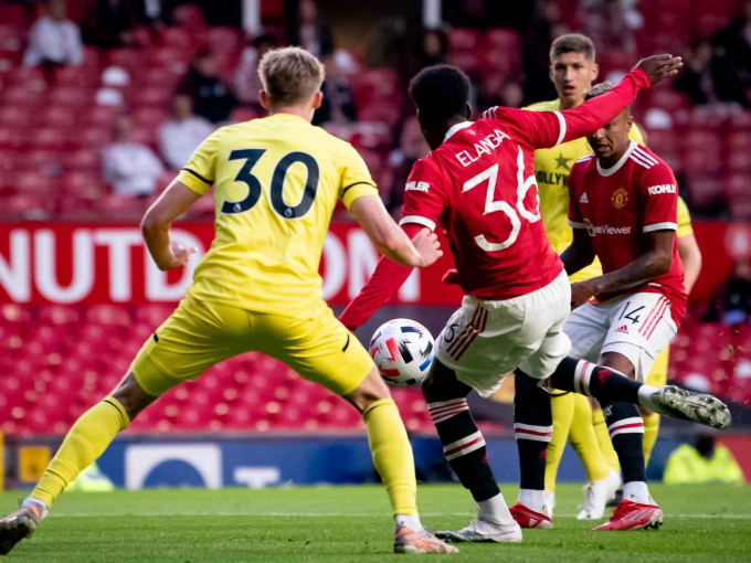 Man United được dự đoán sẽ gặp khó trước Brentford. Ảnh: Dailymail.