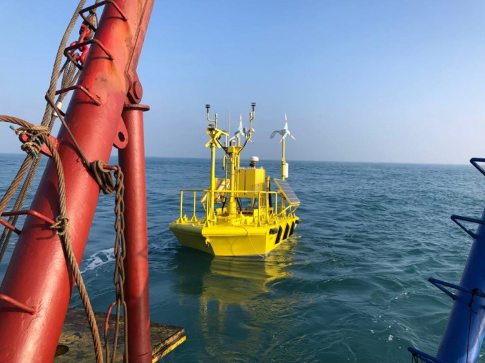 A wind and wave measurement equipment.
