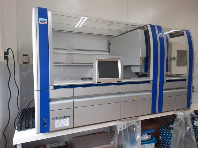 received_905273686588024-115138_242.jpeg Hệ thống xét nghiệm Real-time PCR tự động ở Quảng Nam. Ảnh: L.K.