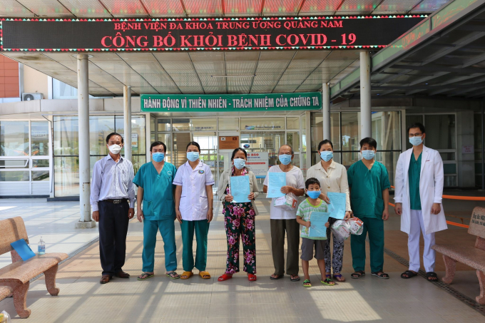 118703122_4319661958105603_3380967092930413246_n-104827_625.jpg 4 bệnh nhân Covid-19 điều trị ở Bệnh viện Đa khoa Trung ương Quảng Nam được công bố khỏi bệnh vào sáng nay (5/9). Ảnh: BV.