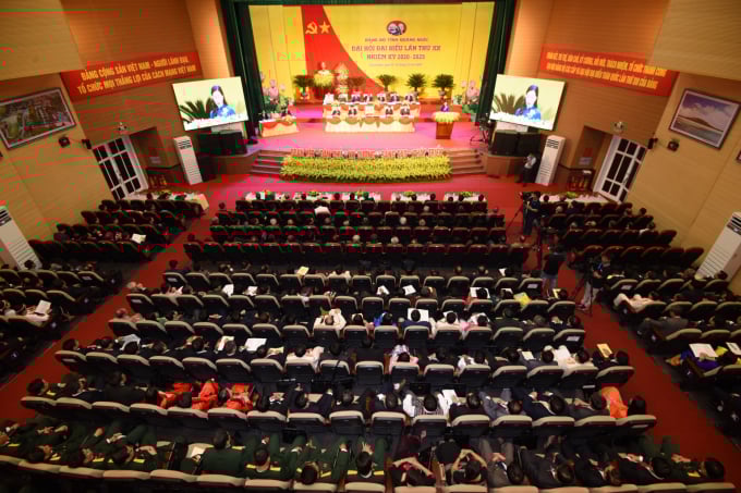 1534-1024-111458_494.jpg Đại hội đại biểu Đảng bộ tỉnh Quảng Ngãi có sự góp mặt của nhiều đồng chí lãnh đạo Trung ương cùng 346 đại biểu đại diện cho Đảng bộ tỉnh. Ảnh: UBND tỉnh Quảng Ngãi.
