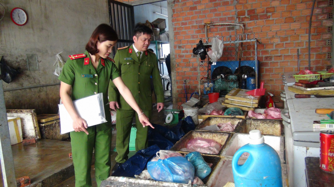 130971307_391903305437757_7405082662636887707_n-151131_643.jpg Số sản phẩm động vật tại cơ sở chế biến không đảm bảo vệ sinh ATTP bị lực lượng chức năng phát hiện. Ảnh: Q.H.