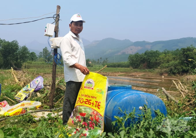 1-091527_151.jpg Nhiều nông dân lựa chọn phân Premium Fertilizer để sử dụng trên đồng ruộng nhà mình. Ảnh: L.K.