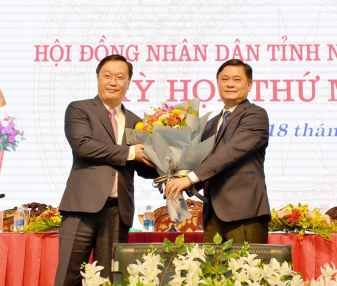 nguyen-duc-trung-120214_203.jpg Thủ tướng Chính phủ phê chuẩn kết quả bầu chức vụ Chủ tịch UBND tỉnh Nghệ An đối với ông Nguyễn Đức Trung (trái). Ảnh: Báo Nghệ An.