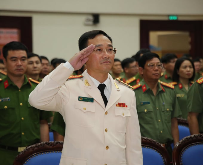 177345490_1998614710295772_2964695612666734084_n-115450_574.jpg Tân Giám đốc Công an tỉnh Nghệ An khẳng định sẽ nỗ lực hết sức mình để tiếp nối những thành quả vẻ vang của những thế hệ đi trước.
