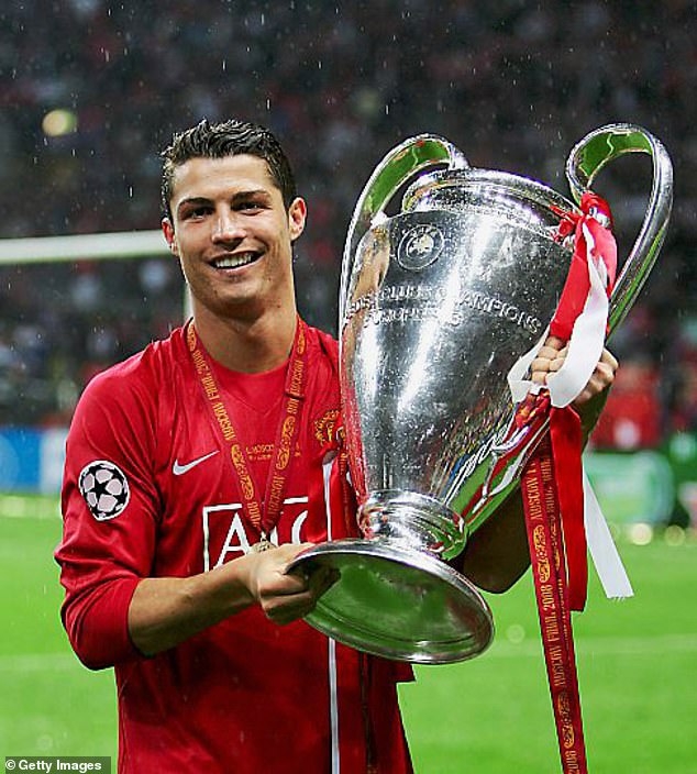 cr72-101102_616.jpg Manchester United đón chào huyền thoại trở về mái nhà xưa, bên cạnh sự kỳ vọng lớn lao là không ít mối hoài nghi. Ảnh: Internet.