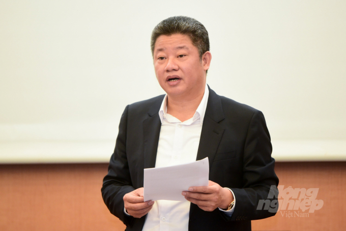 Mr. Nguyen Manh Quyen, Vice Chairman of the Hanoi People's Committee speaks at the forum. 