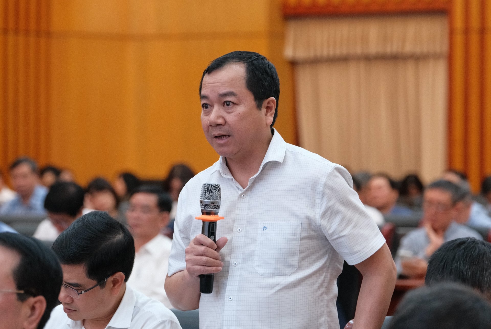 Cục trưởng Cục Thủy sản và Kiểm ngư Trần Đình Luân phát biểu tại hội nghị giao ban công tác quý I, triển khai nhiệm vụ trọng tâm tháng 4 và quý II/2025 của Bộ Nông nghiệp và Môi trường. Ảnh: Quỳnh Chi.