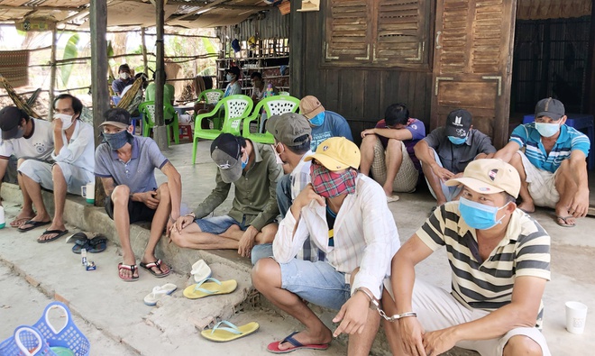 danh_bac-122451_528.jpg 18 đối tượng đánh bài ăn tiền giữa đại dịch Covid-19. Ảnh: Hoàng Giang.