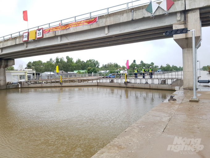 z2120291055934_8624eca17e1225072071a4a386cd138e-190705_750.jpg Công trình cống âu thuyền Ninh Quới đưa vào vận hành sớm hơn 13 tháng so với dự kiến. Ảnh: Trọng Linh.