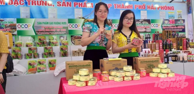 Sản phẩm OCOP tiêu biểu của Hải Phòng tham gia tuần lễ giới thiệu nông sản. Ảnh: Đinh Mười.
