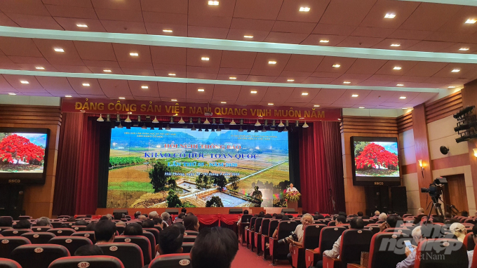 z2102328806874_12818e2d3d060882a49a1591e4888e11-171539_950.jpg Có nhiều ý kiến trái chiều về bãi cọc mới phát lộ ở Hải Phòng tại Hội nghị. Ảnh: Đinh Mười.