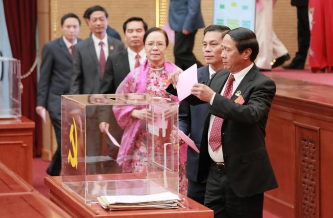 f1736e82548baad5f39a-85f4eb6f53b54a4c8cc939d57e18f144-125601_855.jpg Có 53 đảng viên được Đại hội bầu vào Ban Chấp hành Đảng bộ TP Hải Phòng khóa XVI, nhiệm kỳ 2020-2025 với số phiếu tín nhiệm cao. Ảnh: TTBC.