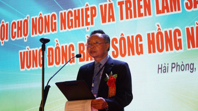 214-gian-hang-tham-du-hoi-cho-nong-nghiep-va-san-pham-ocop-tai-hai-phong-085805_20201127_386.jpg Ông Kim Văn Tiêu - Phó Giám đốc Trung tâm Khuyến nông Quốc gia cho biết: Hội chợ là cơ hội cho các đại biểu trực tiếp giao lưu, trao đổi, cùng nhau tìm kiếm đối tác, nguồn hàng đặc sản, đặc trưng của các địa phương, kết nối thị trường đối với sản phẩm OCOP tại các tỉnh khu vực đồng bằng sông Hồng và các tỉnh trung du miền núi phía Bắc.