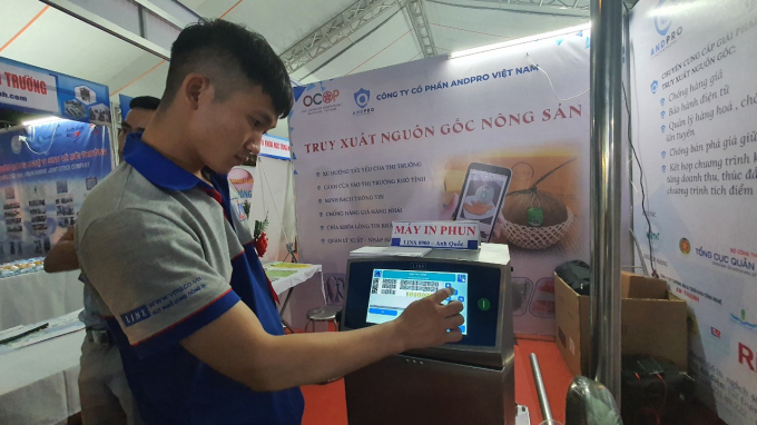 Ngoài các sản phẩm nông nghiệp đặc hữu vùng miền, các sản phẩm OCOP, tại hội chợ nhiều ứng dụng công nghệ hiện đại được giới thiệu. Trong đó sản phẩm công nghệ giúp vừa có thể truy xuất nguồn gốc nông sản vừa có thể chống hàng giả được nhiều cá nhân, tổ chức, doanh nghiệp quan tâm.