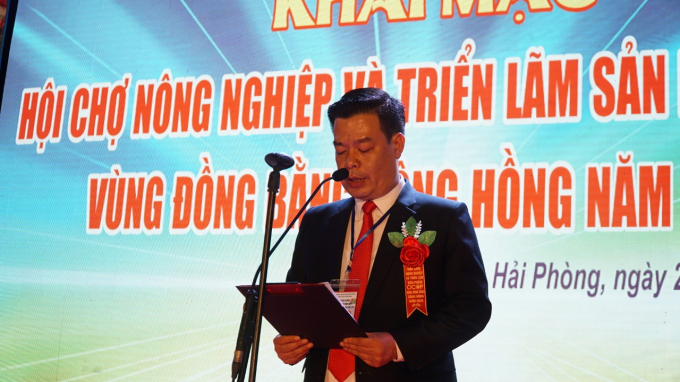 Ông Phạm Văn Thép - Giám đốc Sở NN-PTNT Hải Phòng phát biểu khai mạc và cám ơn sự có mặt của lãnh đạo Trung tâm Khuyến nông Quốc gia, lãnh đạo TP Hải Phòng, lãnh đạo các sở, ban ngành của TP, lãnh đạo quận Kiến An và lãnh đạo các đơn vị tham gia hội chợ ,doanh nghiệp, hiệp hội, hợp tác xã, các tổ chức cá nhân và đông đảo nhân dân Hải Phòng và các tỉnh thành về thăm quan và tham gia các hoạt động tại Hội chợ.