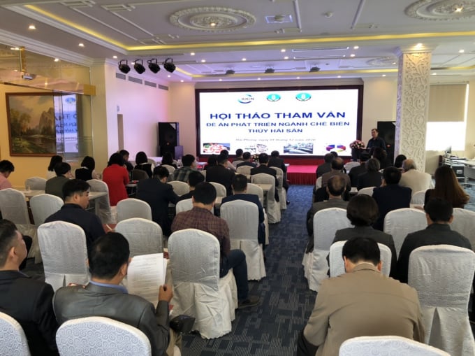 che-bien-2-190934_338.jpg Ông Trần Đình Luân - Tổng Cục trưởng Tổng cục Thủy sản phát biểu khai mạc Hội thảo. Ảnh: Đinh Mười.