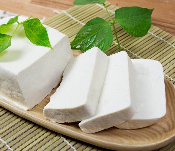 Đậu phụ Hansoy được kết đông bằng muối Nigari nhập khẩu từ Nhật Bản. Ảnh: Đinh Mười.
