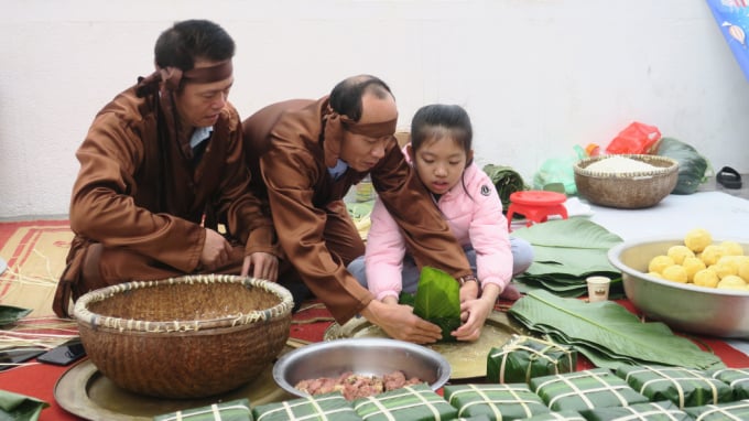 20210124_600cfdfd841cc-212205_654.jpg Trải nghiệm gói bánh chưng truyền thống. Ảnh: V.H.N.