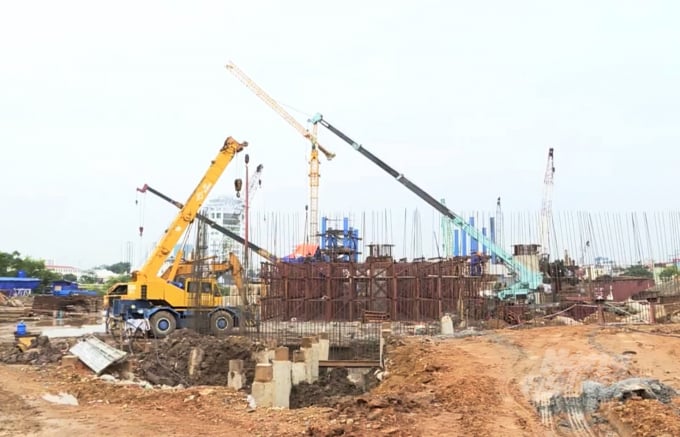bai-2-cam-ket-mot-dang-thuc-hien-mot-neo-091345_617.jpg Việc vận chuyển, xử lý chất thải xây dựng, bùn đất, chất thải nguy hại,… dự án Cầu Rào 1 phải thực hiện đúng với cam kết đã ký. Ảnh: Tiến Thành.