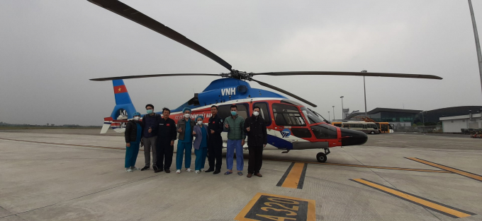 bv-phu-san-185433_775.jpg Máy bay chở kíp cấp cứu tại sân bay Cát Bi. Ảnh: Trần Lực.