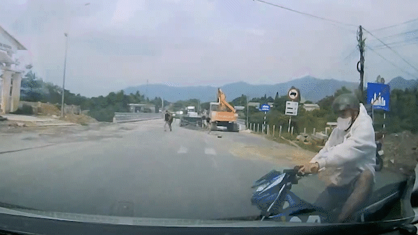 Truy đuổi, quật ngã nghi phạm vận chuyển gần 30.000 viên ma túy