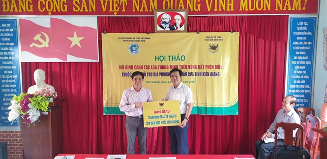 06-10-17_o_ngo_vn_dong-tgd_cty_binh_dien_bn_gio_trm_qun_trc_v_thiet_bi_cm_bien_muc_nuoc_tren_ruong_cho_tinh_kien_ging