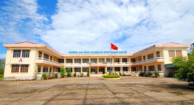 09-29-57_nh_1_truong_co_dng_co_dien_v_nong_nghiep_nm_bo