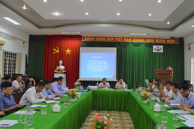 17-34-20_4_pho_chu_tich_ubnd_tinh_kien_ging_mi_nh_nhin_toi_du_v_chi_do_hoi_nghi