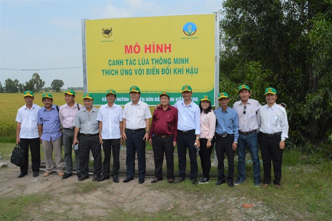 09-05-24_1cc_di_bieu_thm_qun_mo_hinh_cnh_tc_lu_thong_minh_thich_ung_voi_bien_doi_khi_hu_thuc_hien_ti_huyen_hon_dt_kien_ging_1