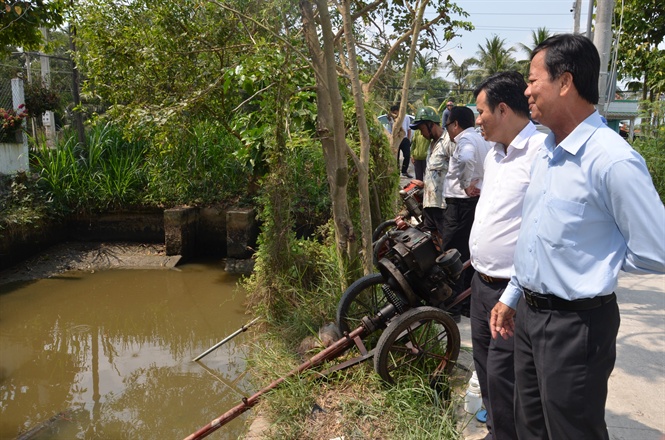 14-43-49_3_cc_trm_bom_d_chien_ung_pho_voi_kho_hn_cu_nguoi_dn_ti_huyen_tn_tru_long_n