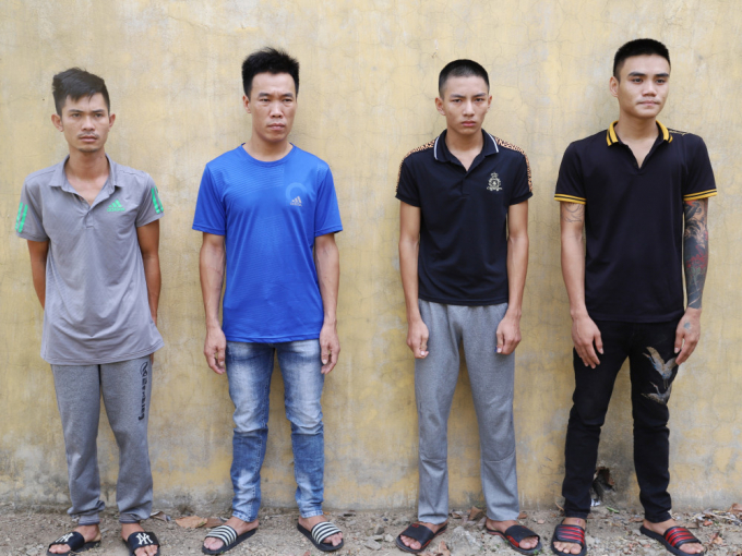 111067714_188462995962766_3521056409626611996_o-200303_840.jpg Các đối tượng chuyên bảo kê, đánh bạc bị bắt giữ. Ảnh: Công an HT.