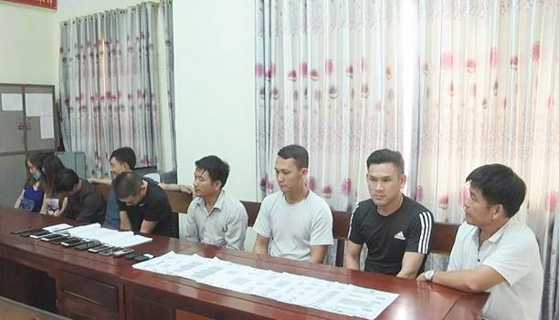 Các đối tượng đánh bạc trong đường dây ghi lô đề hơn 4 tỷ đồng. Ảnh: Công an cung cấp.