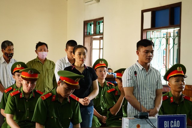 anh-214252_510.jpg Các bị cáo tại phiên tòa. Ảnh: Gia Hưng.